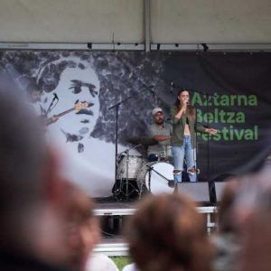 AztarnaBeltza_DON3532 (Med)