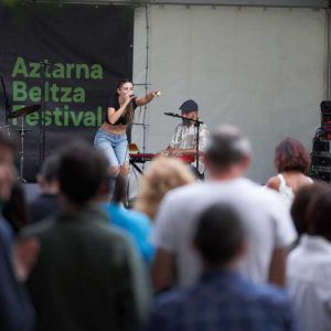 AztarnaBeltza_DON3753 (Med)