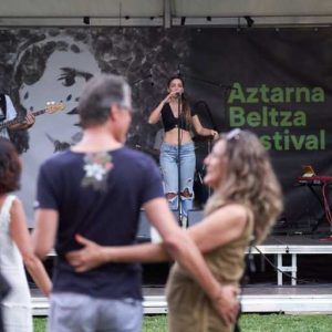 AztarnaBeltza_DON3790 (Med)